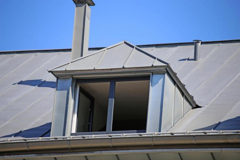 Pourquoi choisir une toiture en zinc pour votre maison à Bollène ?